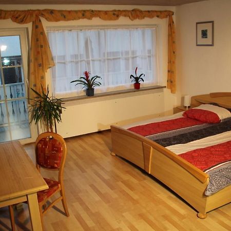 Ferienwohnung Mit 4 Schlafzimmer Fuer 2 Bis 9 Gaeste----Apartment With 4 Bedrooms For 2 To 9 Guests Nuremberg Exterior photo